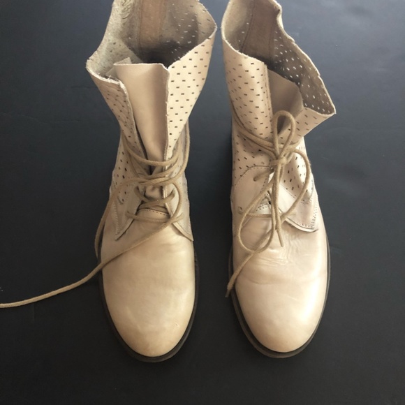 miz mooz cream leather bootie. size 7.5 - Picture 3 of 5